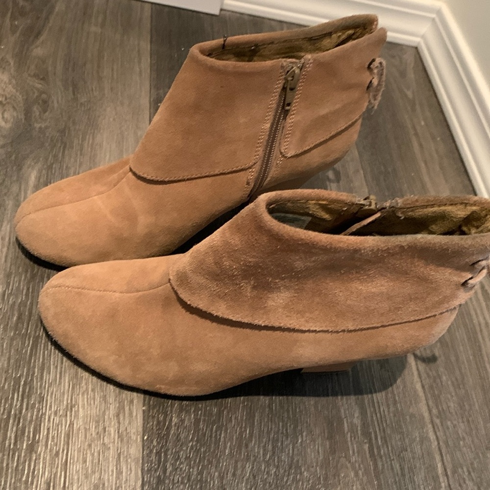 Sketchers leather suede booties size 8